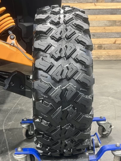 2025 BRP CAN-AM COMMANDER XT-P 1000R EFI + 4WD + DPS + FOX + SEULEMENT 1049 KM + RARE & IMPECCABLE A1 