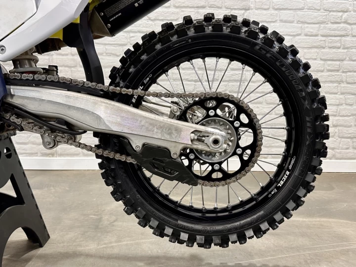 2024 HUSQVARNA TC 250 EFI + 2 TEMPS + MX - MOTOCROSS + SEULEMENT 9. 6 HR + RARE & A1 