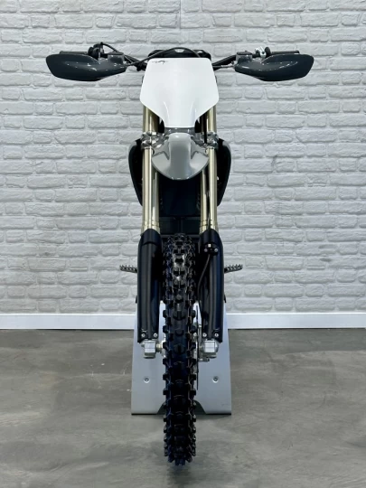 2026 STARK FUTURE VARG 1.2 MX 60 H.P @ 80 H.P + 100% ELECTRIQUE + NEUF + GARANTIE 2 ANS + RARE & A1 