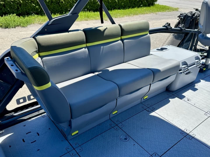 2025 BRP SEA-DOO SWITCH 18' EDITION FISH + ROTAX 230 HP + IBR + VTS + IDF + GPS + AUDIO + TOIT BIMINI + REMORQUE + RARE & A1 
