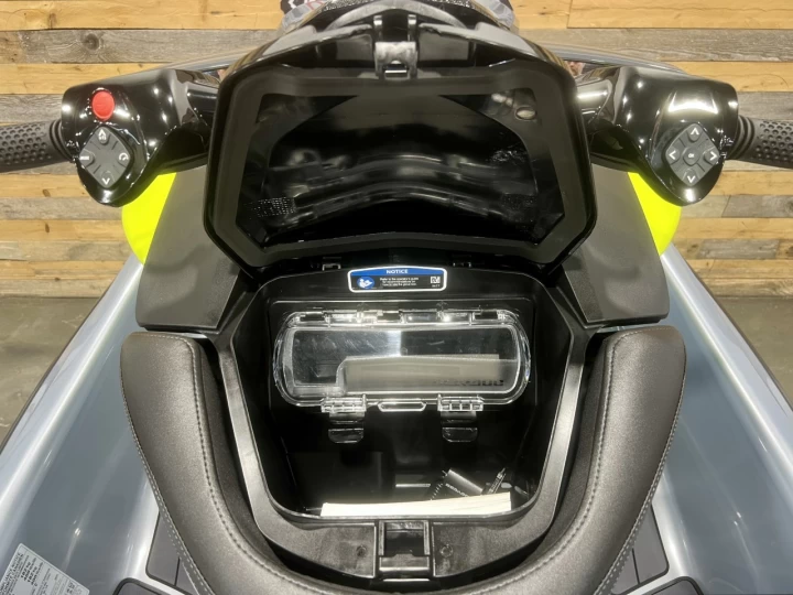 2026 BRP SEA-DOO RXP-X 325 H.P + IBR + VTS + SEULEMENT 04 HR + RARE & IMPECCABLE A1 