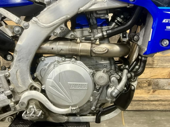 2021 YAMAHA YZ 450F + SEULEMENT 30 HR + FULL EXHAUST FMF RACING + MX-MOTOCROSS-ENDURO + RARE & CONDITION A1 