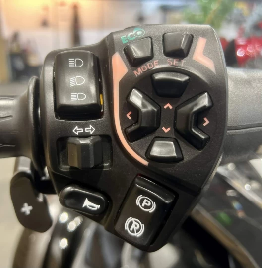 2015 BRP CAN-AM SPYDER F3-S + SE-6 (SEMI-AUTOMATIQUE) + SEULEMENT 28382 KM + CONDITION A1 