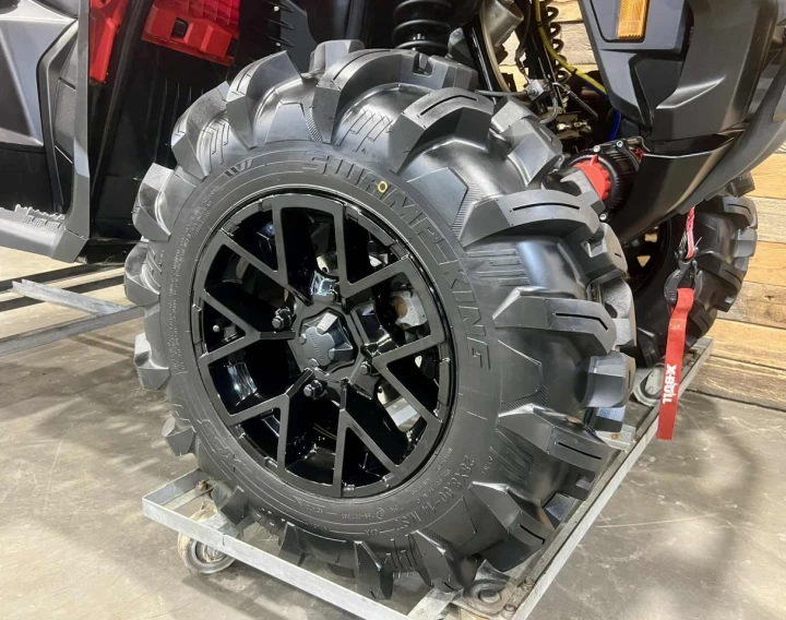 2024 BRP CAN-AM OUTLANDER X-MR 700 EFI + 4X4 + DPS + SEULEMENT 1618 KM + TREUIL X-BULL 4500 LBS 