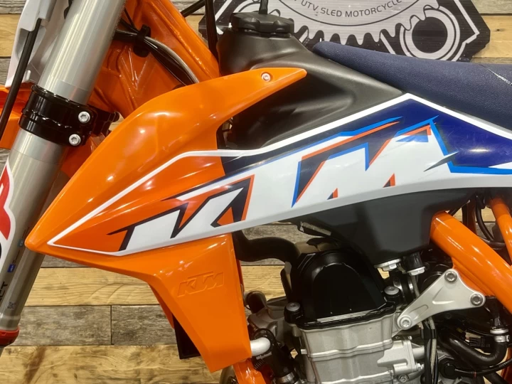 2022 KTM 450 SX-F EFI + SEULEMENT 23 HR + 4 TEMPS + RARE & CONDITION A1 
