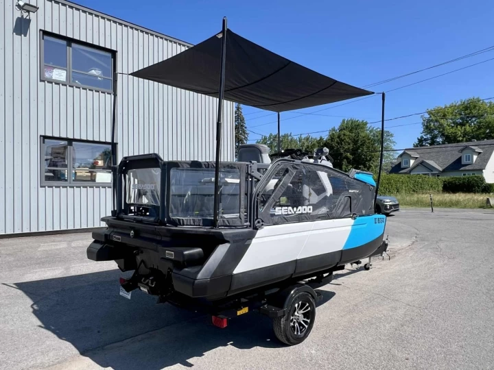 2023 BRP SEA-DOO SWITCH COMPACT 13' ROTAX 170 HP + IBR + VTS + GPS + TOIT + REMORQUE DLX + SEULEMENT 89 HR + RARE & CONDITION A1 