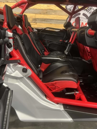 2025 BRP CAN-AM MAVERICK MAX X3 X-RS TURBO ''RR'' 200 H.P + D.P.S + 4X4 + 72'' +4 PASSAGERS + SEULEMENT 1403 KM + RARE & CONDITION A1 