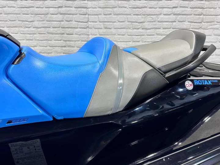 2019 BRP SEA-DOO RXT 230 HP + IBR + VTS + 3 PASSAGERS + 131 HR SEULEMENT + RARE & A1 