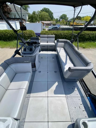 2022 BRP SEA-DOO SWITCH CRUISE 18' + ROTAX 230 HP + IBR + VTS + IDF + GPS + JL AUDIO PREMIUM + TOIT BIMINI + REMORQUE + 43 HR + A1 