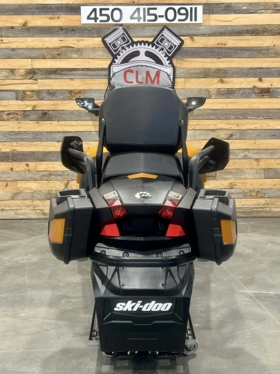 2018 BRP SKI-DOO GRAND TOURING S.E 1200 EFI 4-TEC 137'' + SUSPENSION A AIR + SEULEMENT 6935 KM + RARE & A1 