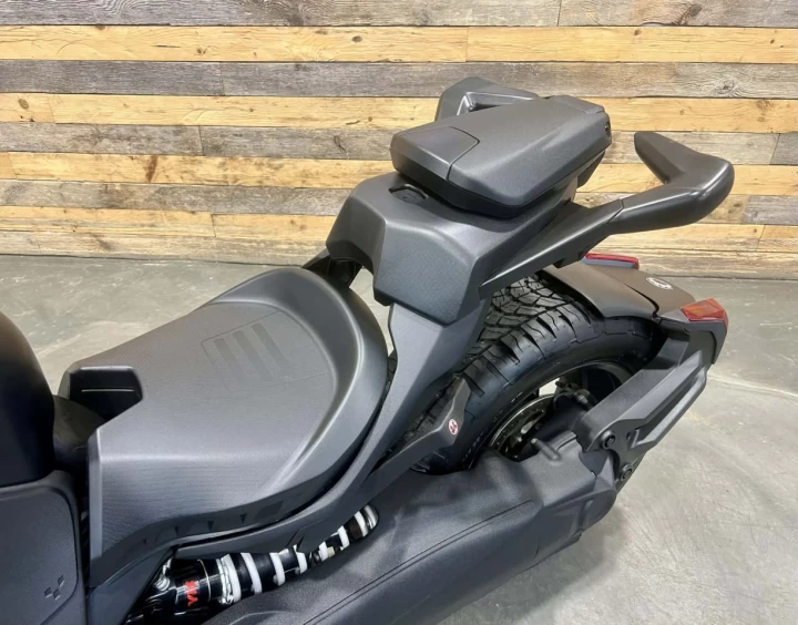 2019 BRP CAN-AM SPYDER / RYKER RALLY 900 ACE EFI + SEULEMENT 4995 KM + BEAUCOUP D'OPTIONS AJOUTER $$$ + CONDITION IMPECCABLE A1 