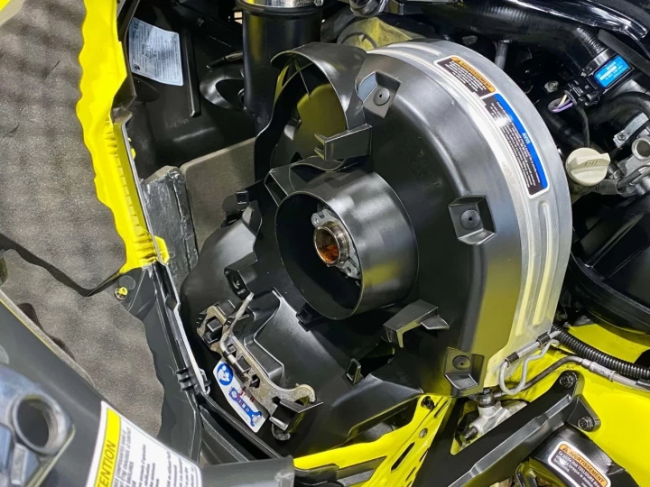 2021 BRP SKI-DOO RENEGADE X 900 ACE EFI TURBO ITC 137'' + REV GEN4 + RAS X + SEULEMENT 7937 KM + RARE & A1 