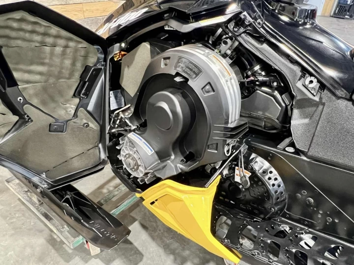 2016 BRP SKI-DOO MXZ BLIZZARD 1200 4-TEC I.T.C 129'' + REV XS + 25442 KM + CONDITION A1 