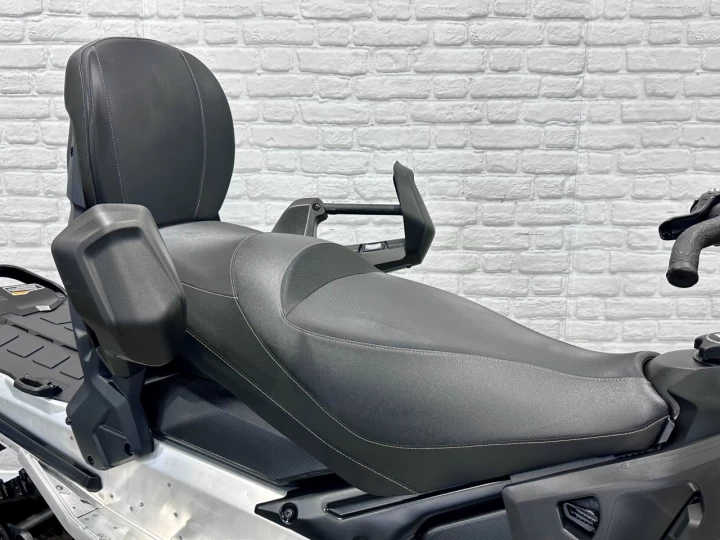2026 BRP SKI-DOO GRAND TOURING SPORT 600 ACE EFI 137'' + SEULEMENT 1 KM + BANC PASSAGER + REV GEN5 + RARE & A1 