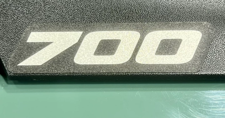 2025 BRP CAN-AM COMMANDER 700 EFI + 4X4 + DPS + BAS KM + 2 X EN INVEMTAIRE 