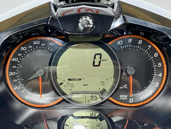 2013 BRP SEA-DOO GTS 215 H.P + IBR + VTS + 3 PASSAGERS + SEULLEMENT 95 HR 