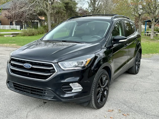 FORD ESCAPE TITANIUM 4WD + 2.0L ECOBOOST + 172524 KM + TOUTE NOIR  2017