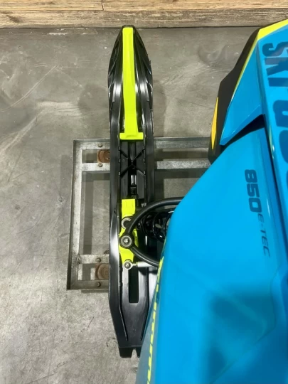 2020 BRP SKI-DOO SUMMIT X 850 E-TEC SHOT 165'' + SEULEMENT 2328 KM + PONT NEUF 0 KM + CONDITION A1 