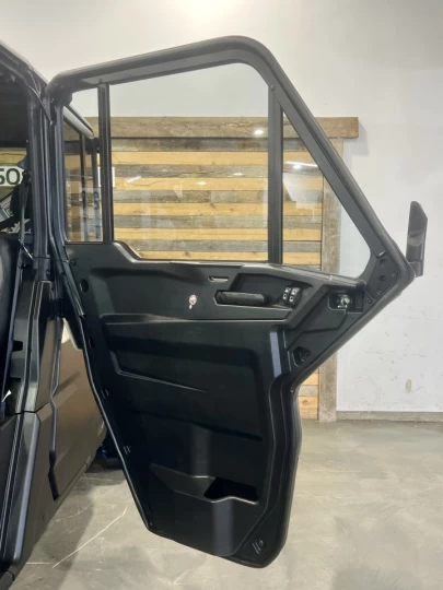 2025 BRP CAN-AM DEFENDER MAX CREW HD-10 LIMITED + 4WD + DPS + 650 KM SEULEMENT + 6 PASSAGERS + TOUTE ÉQUIPÉE+ RARE & A1 