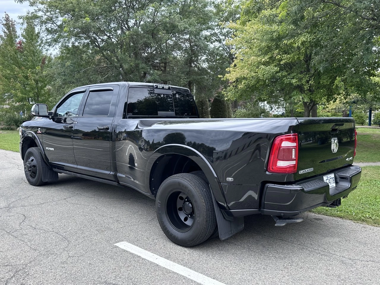 2019 RAM 3500 LARAMIE CUMMINS 6.7L H.O - HIGH OUTPUT + CREW CAB + 4WD + BOITE LONGUE + SUSPENSION A AIR + RARE & A1  Image principale