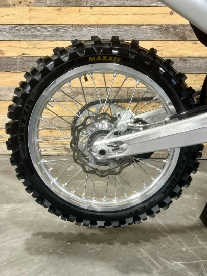 2023 GASGAS MC 250 + 2 TEMPS + SEULEMENT 3.8 HEURES + MX-MOTORCROSS + RARE & IMPECABLE A1 