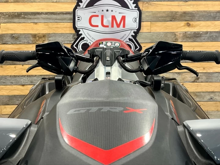 2026 BRP SEA-DOO GTR-X 300 HP + IBR + VTS + AUDIO PREMIUM + 3 PASSAGERS + 4 HR SEULEMENT + GARANTIE + RARE & A1 