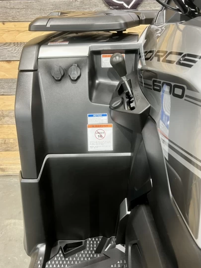 2022 CF MOTO C-FORCE 600 LX + 4X4 + EPS + SEULEMENT 947 KM + GARANTIE 2027 + RARE & A1 