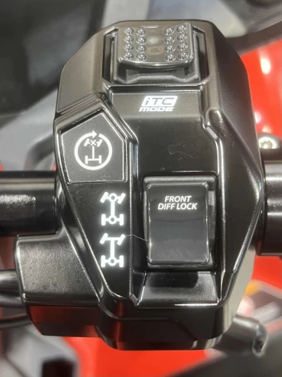 2024 BRP CAN-AM OUTLANDER X-MR 700 EFI + 4X4 + DPS + SEULEMENT 1618 KM + TREUIL X-BULL 4500 LBS 