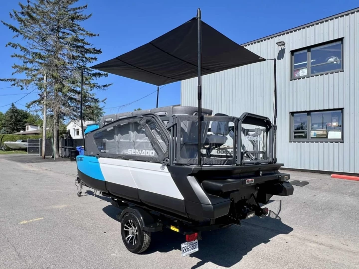 2023 BRP SEA-DOO SWITCH COMPACT 13' ROTAX 170 HP + IBR + VTS + GPS + TOIT + REMORQUE DLX + SEULEMENT 89 HR + RARE & CONDITION A1 