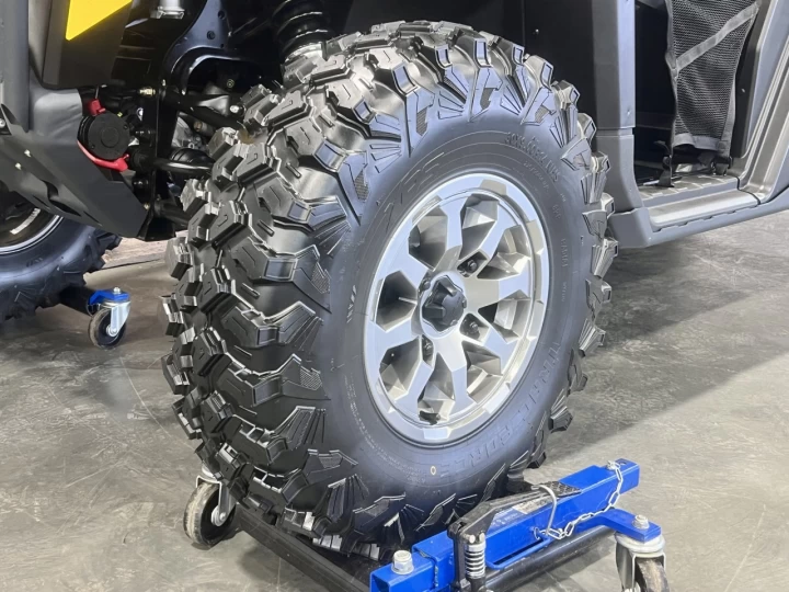 2024 BRP CAN-AM DEFENDER MAX CREW HD-10 ÉDITION LONE STAR + 4WD + DPS + SEULEMENT 10 KM + 6 PASSAGERS + RARE & COMME NEUF 