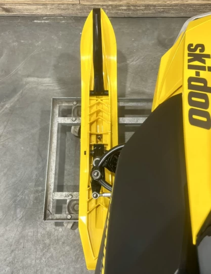 2023 BRP SKI-DOO SUMMIT NEO+ PREMIUM 600 EFI 55 H.P 146'' + SEULEMENT 1035 KM + REV GEN4 + RARE & CONDITION A1 