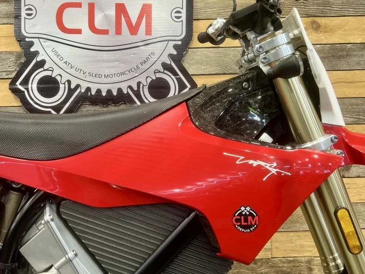 2026 STARK FUTURE VARG SM - SUPERMOTO 100% VE - ELECTRIQUE LEGALE SUR LA ROUTE+ 60 H.P @ 80 H.P + GARANTIE 2 ANS 