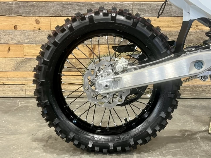 2025 STARK FUTURE VARG EX 60 H.P @ 80 H.P + LÉGALE SUR LA ROUTE + 0KM NEUVE + 2 ANS DE GARANTIE 