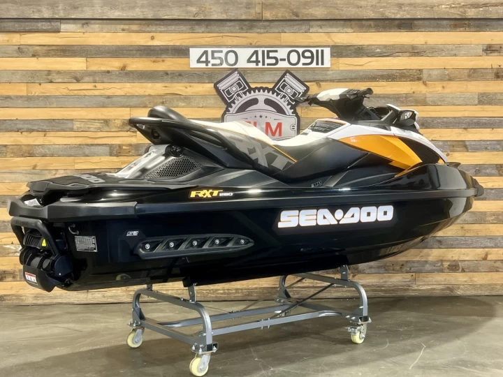 2012 BRP SEA-DOO RXT 260 HP IS = SUSPENSION INTELLIGENTE + SEULEMENT 117 HR + 3 PASSAGERS + MODELE RARE + 