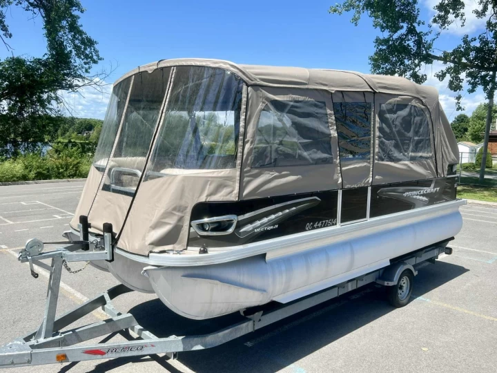 2014 PRINCECRAFT VECTRA 21 CLASSIC EDITION + MERCURY 115 H.P + ENSEMBLE SPORT 3 QUILLES + TOIT BIMINI + TOIT CAMPEUR + TOILE + REMORQUE 