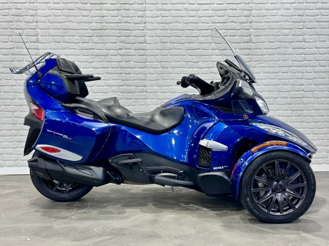 BRP CAN-AM SPYDER RT-S SE-6 (SEMI-AUTOMATIQUE) + ROTAX 1330 ACE EFI + ENSEMBLE DARK + 47291 KM SEULEMENT + RARE & PROPRE  2017