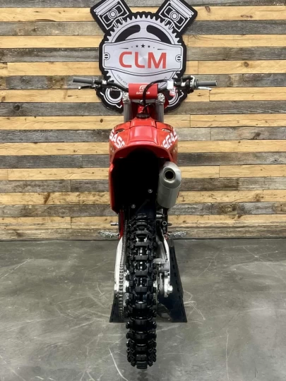 2024 GASGAS MC 450F EFI+ SEULEMENT 50 HR + KIT GRAPHIQUE CUSTON NEUF + RARE $ CONDITION A1 