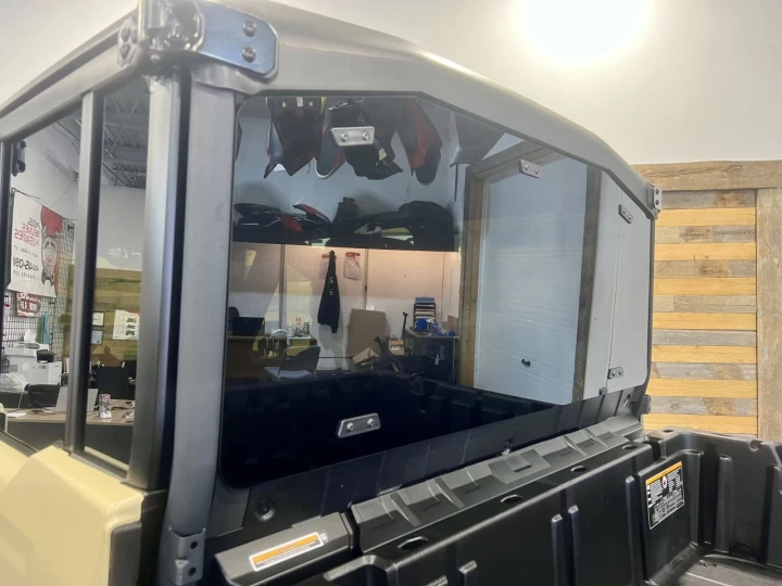 2025 BRP CAN-AM DEFENDER MAX CREW HD-10 LIMITED + 4WD + DPS + 650 KM SEULEMENT + 6 PASSAGERS + TOUTE ÉQUIPÉE+ RARE & A1 