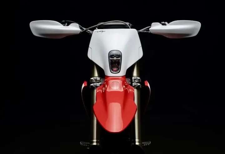 2025 STARK FUTURE VARG EX 60 HP @ 80 HP + LEGALE SUR LA ROUTE + 2 ANS DE GARANTIE 