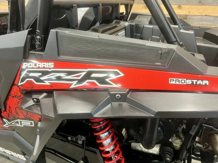 2018 POLARIS RZR XP 1000 EFI + 4X4 + EPS + BEAUCOUP D'OPTIONS $$$ + CONDITION A1 