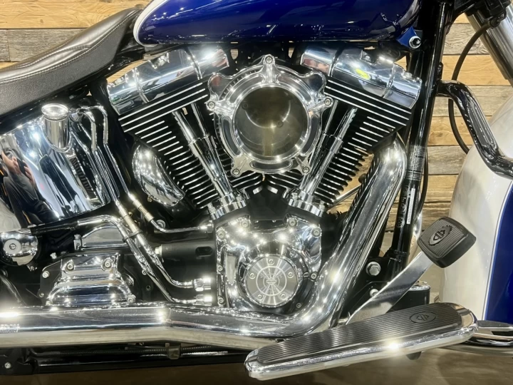 2006 HARLEY DAVIDSON FLSTN SOFTAIL DELUXE + LOOK UNIQUE & CUSTOM + ROUE AVANT 21'' + AUBAINE $$$ 
