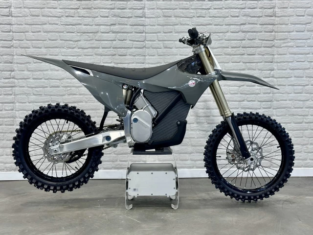 STARK FUTURE VARG 1.2 MX 60 H.P @ 80 H.P + 100% ELECTRIQUE + NEUF + GARANTIE 2 ANS + RARE & A1  2026