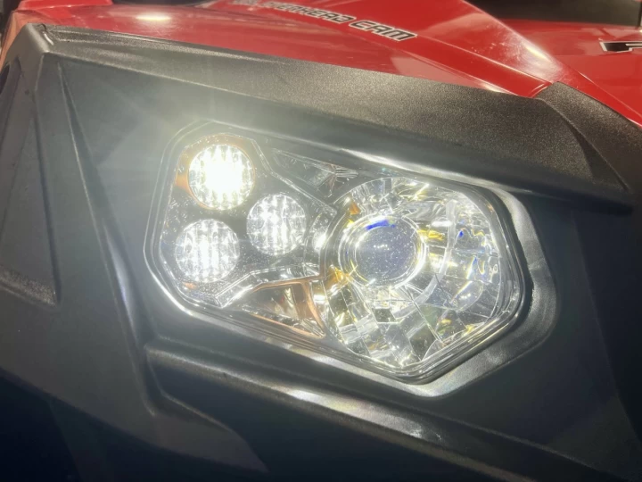 2011 POLARIS RZR XP 900 EFI + 4WD + FOX + SEULEMENT 5445 KM + RARE & CONDITION A1 