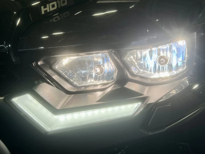 2024 BRP CAN-AM DEFENDER MAX CREW HD-10 ÉDITION LONE STAR + 4WD + DPS + SEULEMENT 10 KM + 6 PASSAGERS + RARE & COMME NEUF 