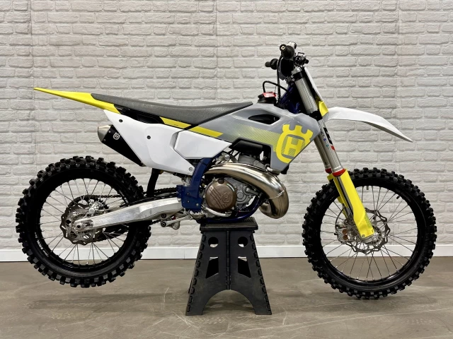 HUSQVARNA TC 250 EFI + 2 TEMPS + MX - MOTOCROSS + SEULEMENT 9. 6 HR + RARE & A1  2024