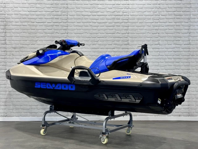 BRP SEA-DOO EDITION WAKE 170 H.P + IBR + VTS + IDF + TOUR & RACK + 3 PASSAGERS + RARE  2025