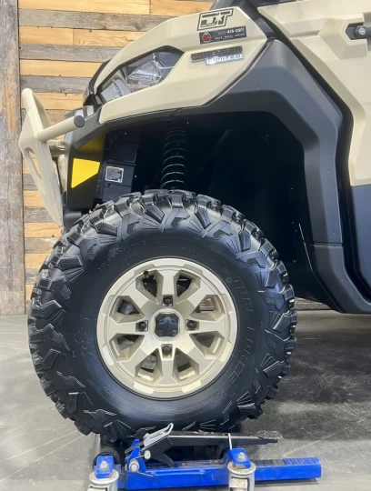 2025 BRP CAN-AM DEFENDER MAX CREW HD-10 LIMITED + 4WD + DPS + 650 KM SEULEMENT + 6 PASSAGERS + TOUTE ÉQUIPÉE+ RARE & A1 