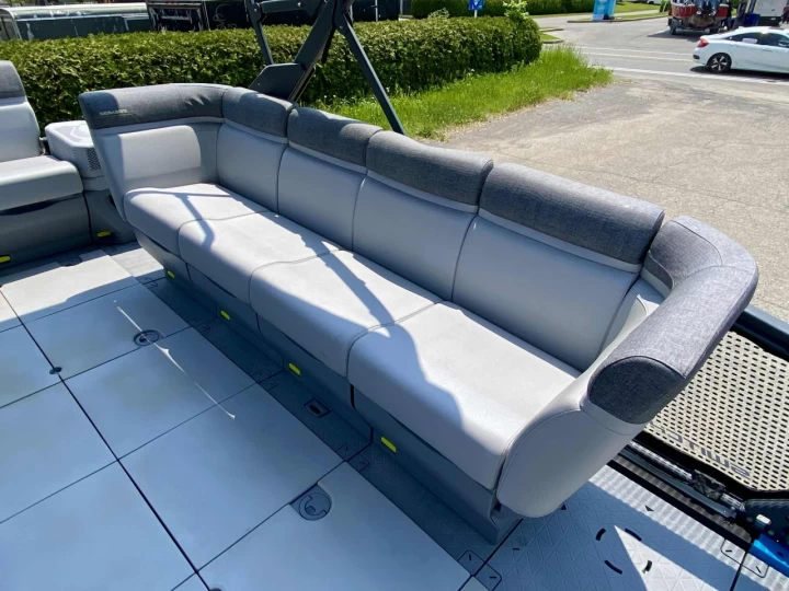 2022 BRP SEA-DOO SWITCH CRUISE 18' + ROTAX 230 HP + IBR + VTS + IDF + GPS + JL AUDIO PREMIUM + TOIT BIMINI + REMORQUE + 43 HR + A1 