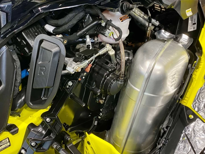 2021 BRP SKI-DOO RENEGADE X 900 ACE EFI TURBO ITC 137'' + REV GEN4 + RAS X + SEULEMENT 7937 KM + RARE & A1 