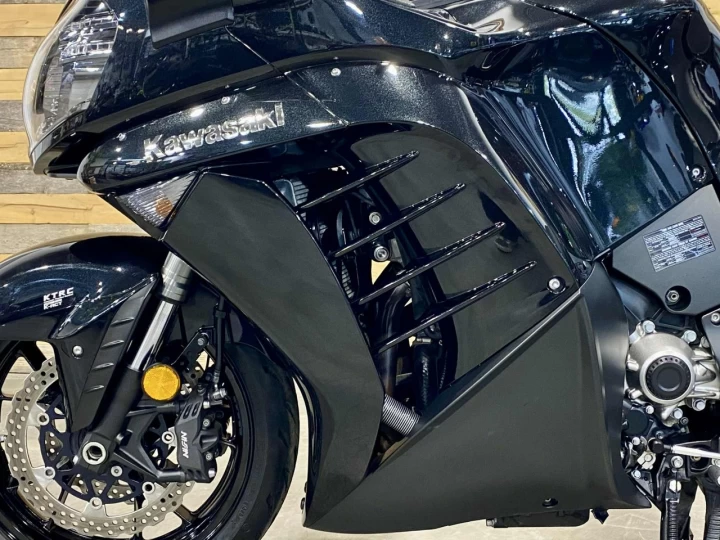 2015 KAWASAKI CONCOURS 14 ABS + SEULEMENT 32865 KM + SACCOCHE + PARE-BRISE GIVI 